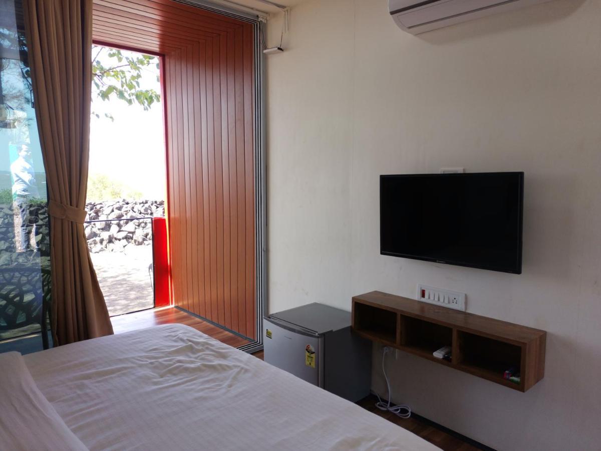 The Koasta Sea View Resort Korlai Bagian luar foto
